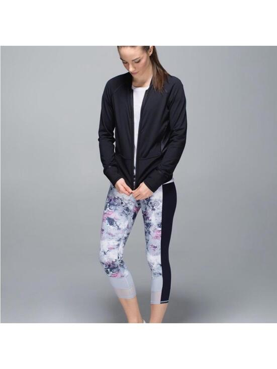 lululemon athletica Pants - Lululemon If You’re Lucky Capri Size Four